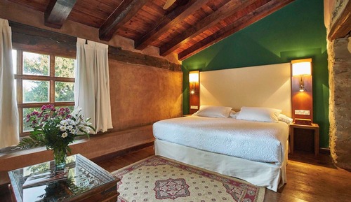 Deluxe Suite, 1 Queen Bed
