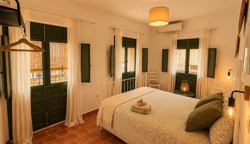 Encanto Guesthouse Room 1, Glicinia