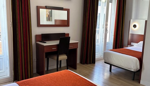 Triple Room