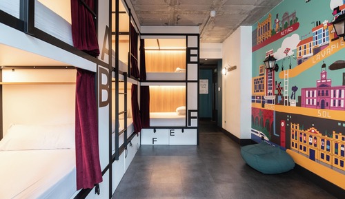 Room (private, 8 beds)