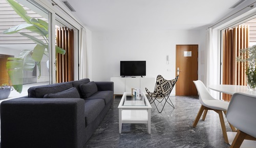 Large 2 Bedroom Apartment