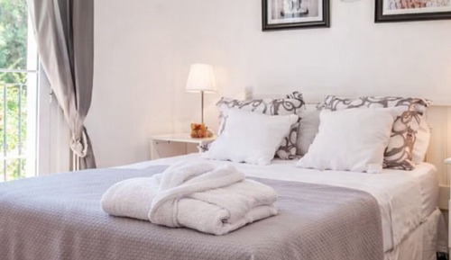 Single Room, Shared Bathroom