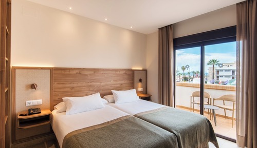 Double room with terrace, sea lateral view and pool view