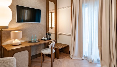 Superior room single use Barrio de las Letras view with balcony