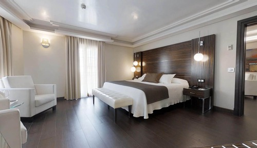 Suite city view
