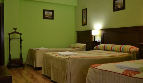 Triple Room (201 Los Madroñales)