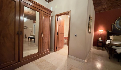 Deluxe Suite, 1 Queen Bed, Balcony, Mountain View