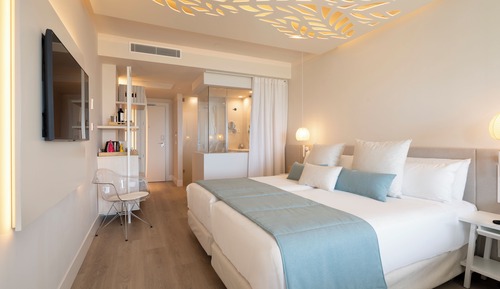 Triple Room, Sea View (Oh Là Là)