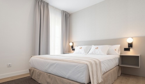 Deluxe Room, Balcony, City View
