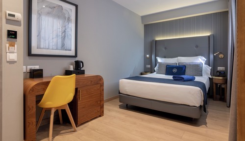 Single Room (Interior)