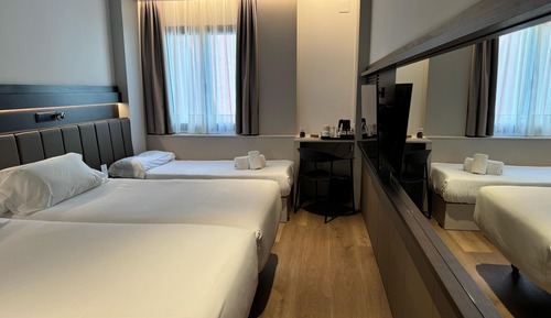 Twin Room (with extra bed)