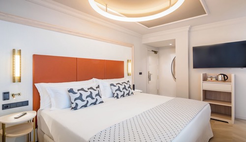 Family Room, Connecting Rooms