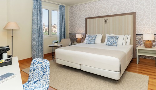Deluxe Room, 1 King Bed, River View