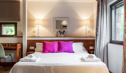 Deluxe Suite, 1 King Bed, Mountain View