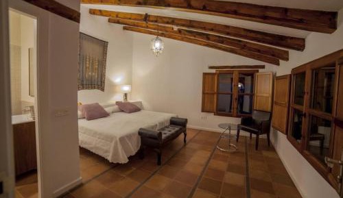 Standard Twin Room with Mountain View