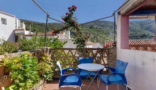 Two-Bedroom Apartment with Mountain View