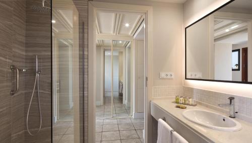 One-Bedroom King Suite