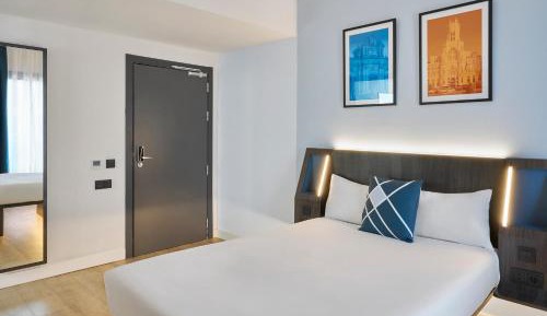 Standard Double Room with One Queen Bed