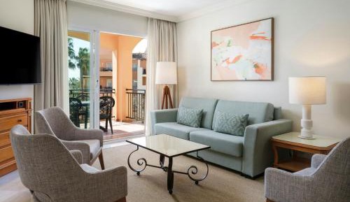 Three-Bedroom Apartment with Balcony