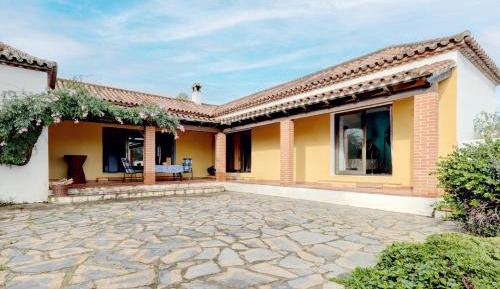 Two-Bedroom Deluxe Apartment with Garden View