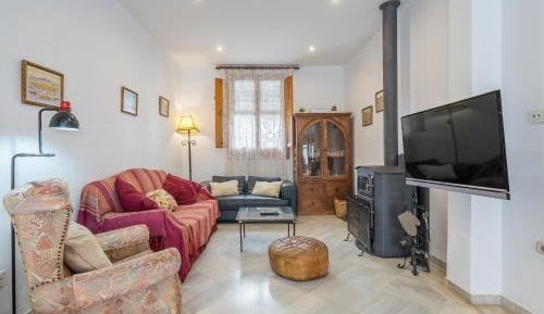 Three-Bedroom Premium Apartment with Balcony