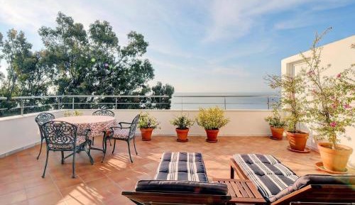 Two-Bedroom Deluxe Apartment with Ocean View