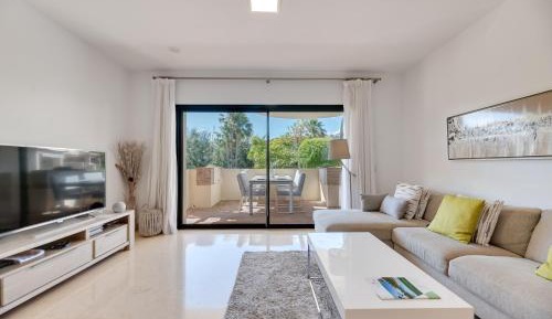 Two-Bedroom Deluxe Apartment with Garden View