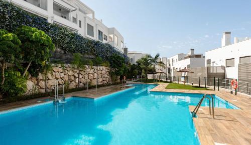 Two-Bedroom Deluxe Apartment with Garden View