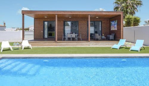 Two-Bedroom Deluxe Apartment with Garden View
