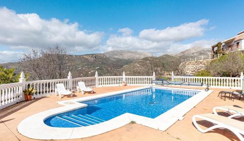 Villa with Garden View
