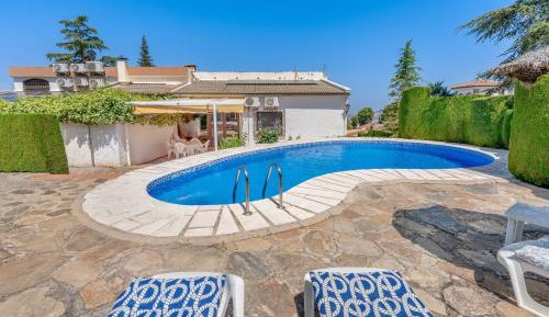 Villa with Garden View