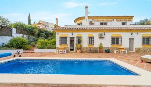 Villa with Garden View