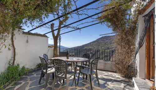 Three-Bedroom Premium Apartment with Balcony