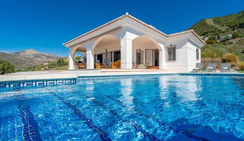 Villa with Garden View