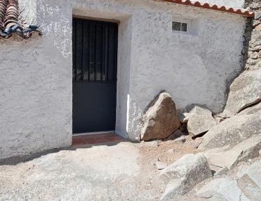 Two-Bedroom Apartment with Mountain View