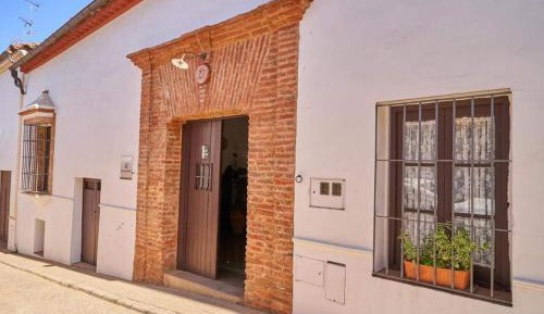 Three-Bedroom Premium Apartment with Balcony