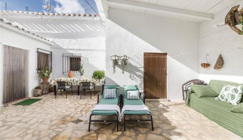 Three-Bedroom Apartment with Mountain View