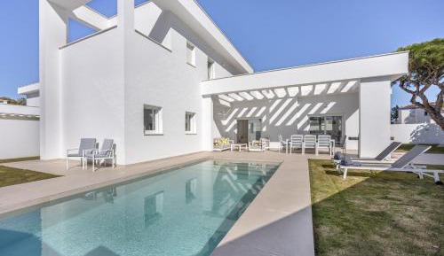 Villa with Garden View