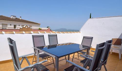 Two-Bedroom Deluxe Apartment with Balcony