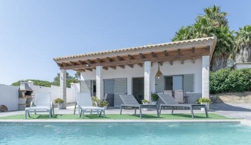 Two-Bedroom Deluxe Apartment with Garden View