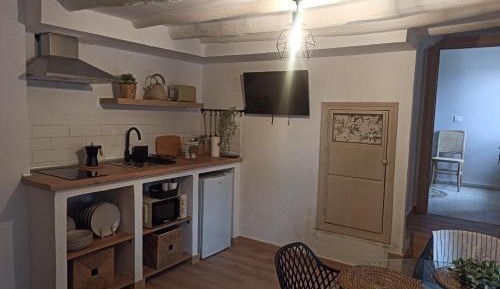 Classic One-Bedroom Apartment with King Bed