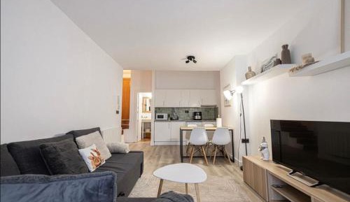 One-Bedroom Apartment with Terrace