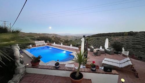 Apartment with Pool View 