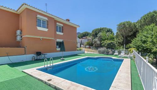 Villa with Garden View