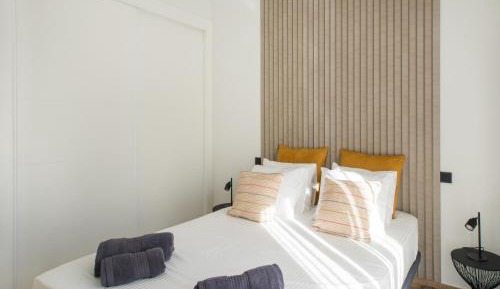 One-Bedroom Apartment with City View