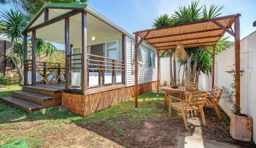 Deluxe Bungalow with Garden View