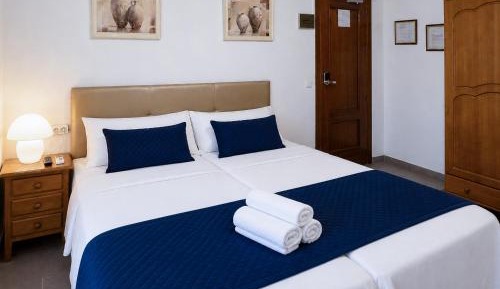 Quadruple Room with Private Bathroom