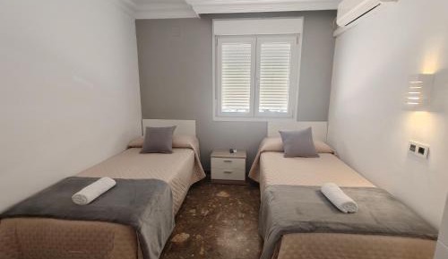 Standard Twin Room with Shared Bathroom