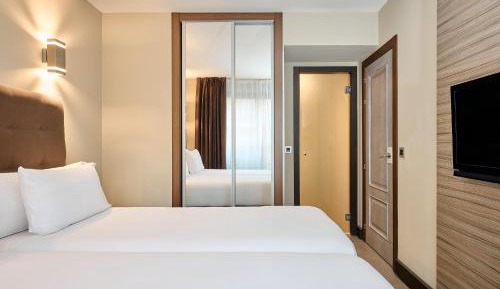 Double Family Room (3 Adults + 1 Child)