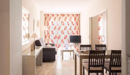 One-Bedroom Apartment with Terrace (2 Adults)